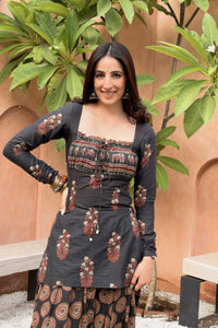 Kaala Doriyan Farshi Salwar Set - kurta closeup