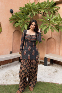 Kaala Doriyan Farshi Salwar Set - styled